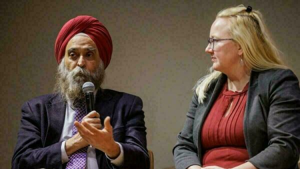 Professor Nirvikar Singh (L) shares his comments at the final session of the Ansari Institute's second annual Book Prize on World Religions as Professor Kate Ward (R) looks on.